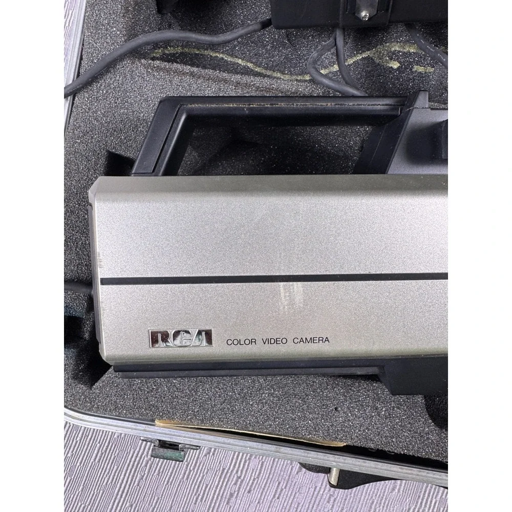 Vintage 1984 RCA Color Video Camera Autofocus with Electronic Viewfinder & Case